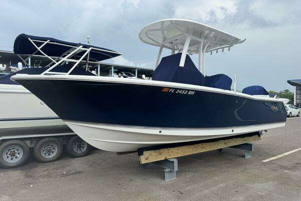 2017 Sea Hunt 235 Ultra SE