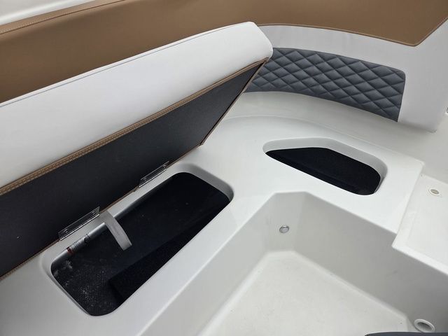 2026 Starcraft SVX 230 DC OB w/250hp and Trailer - 41