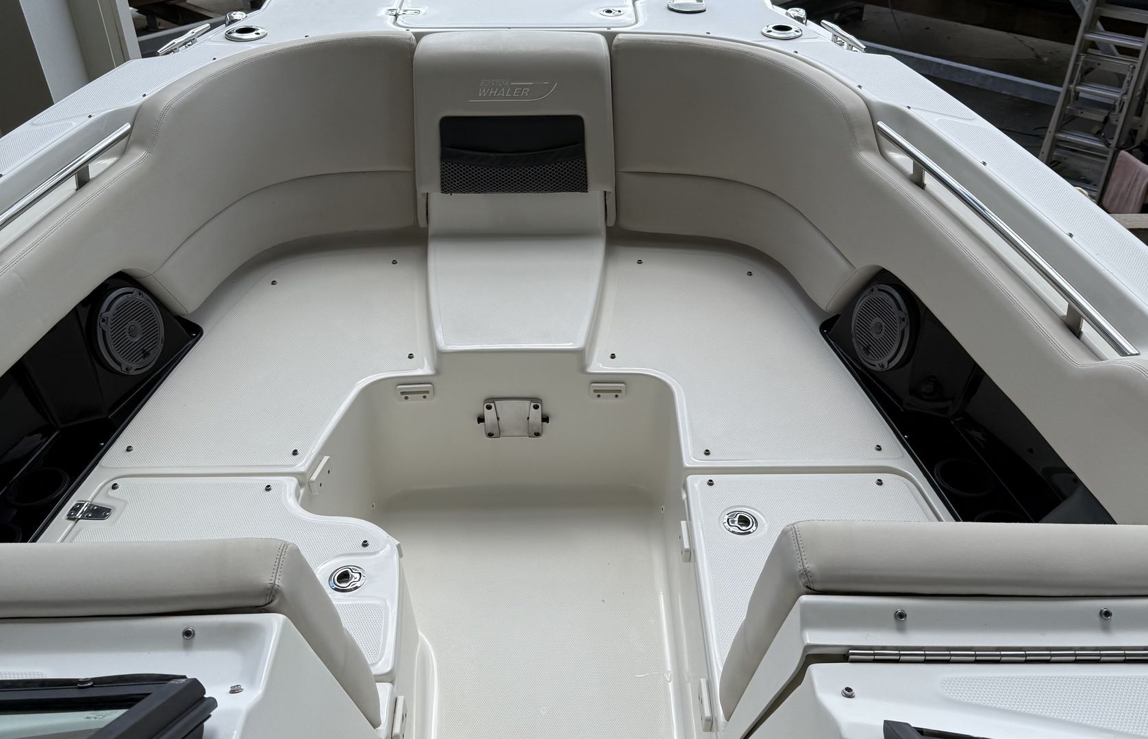 2016 Boston Whaler 270 Vantage - 3