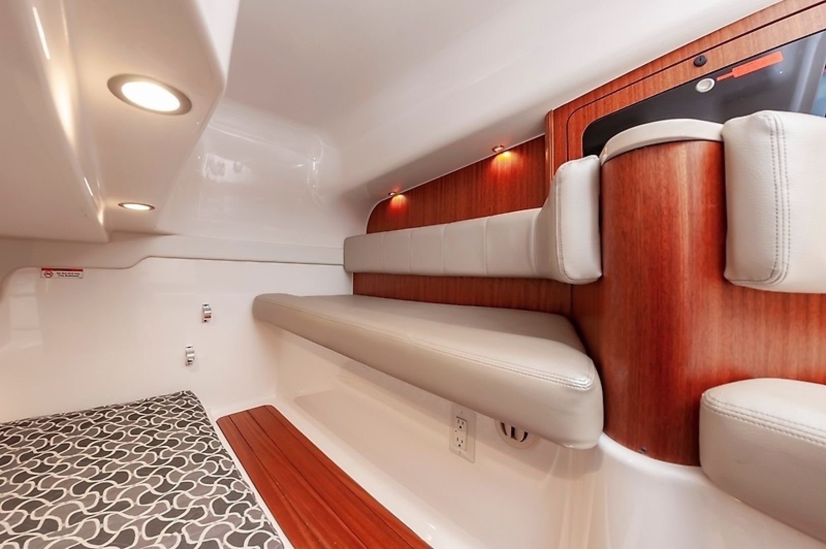 2015 Pursuit 385 OS - Image 37
