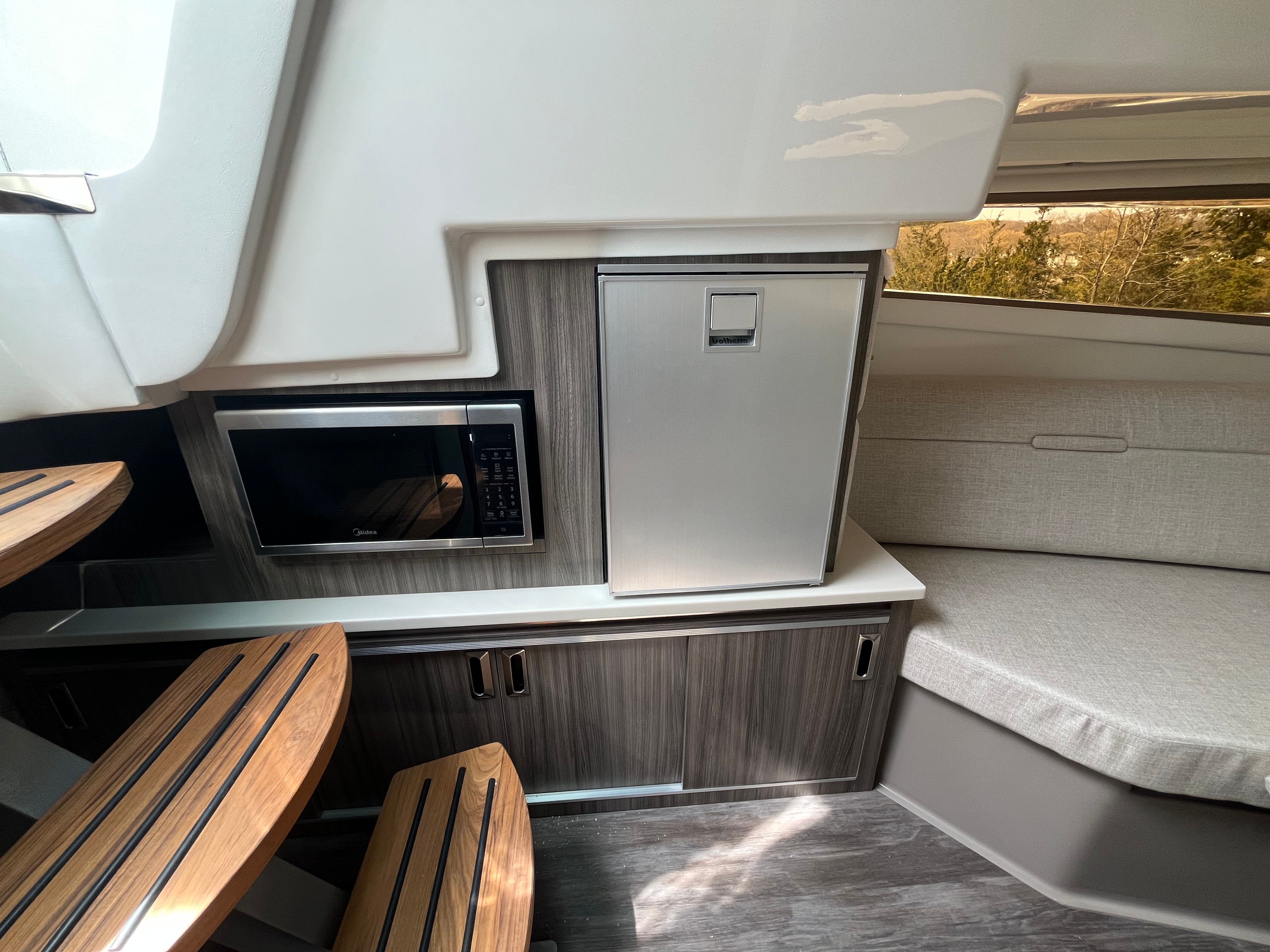 2026 Sea Ray Sundancer 320 Outboard - 21