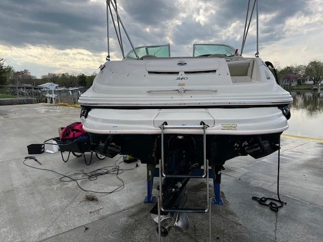 2005 Sea Ray 240 Sundeck