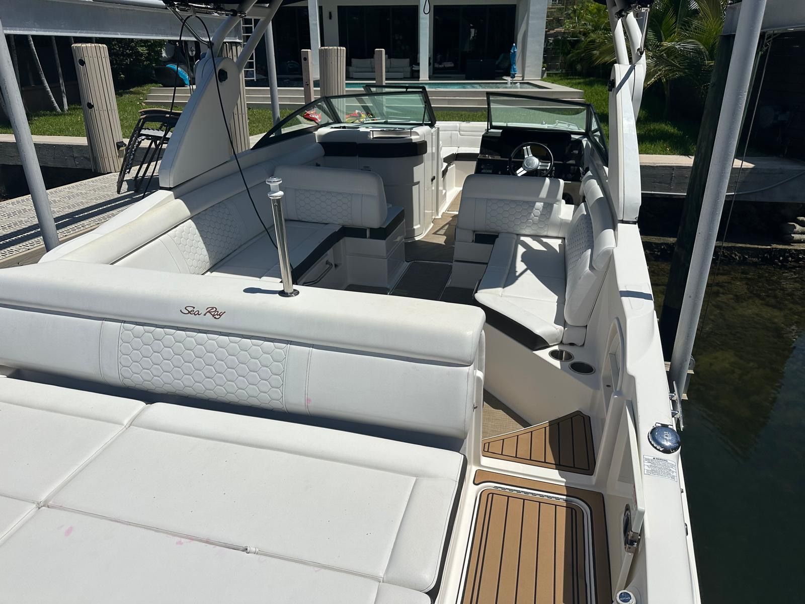 2019 Sea Ray SDX270 - 11