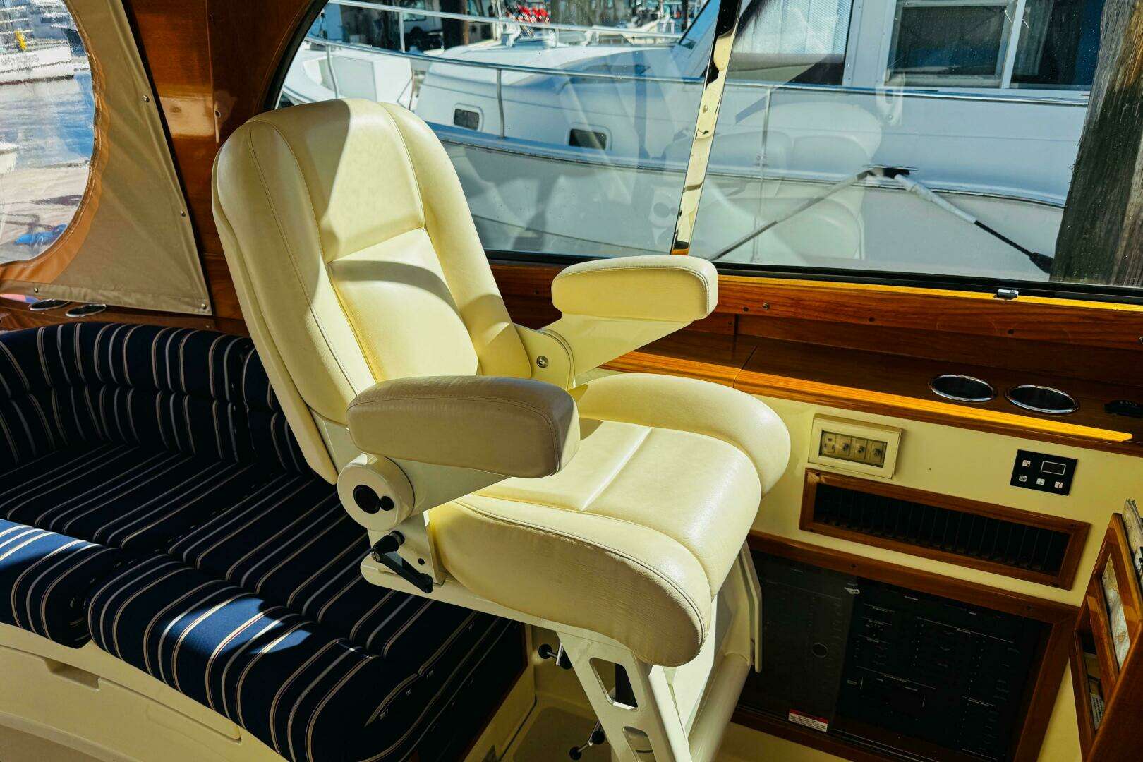2012 Hinckley Picnic Boat MKIII - Image 30