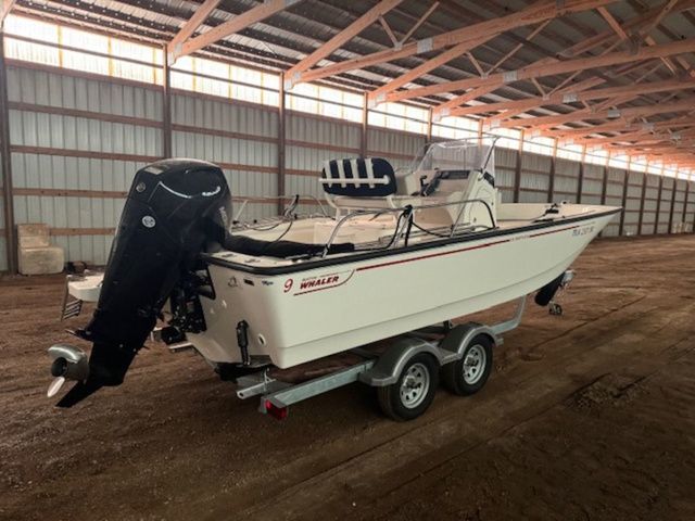 2023 Boston Whaler 210 Montauk - 3