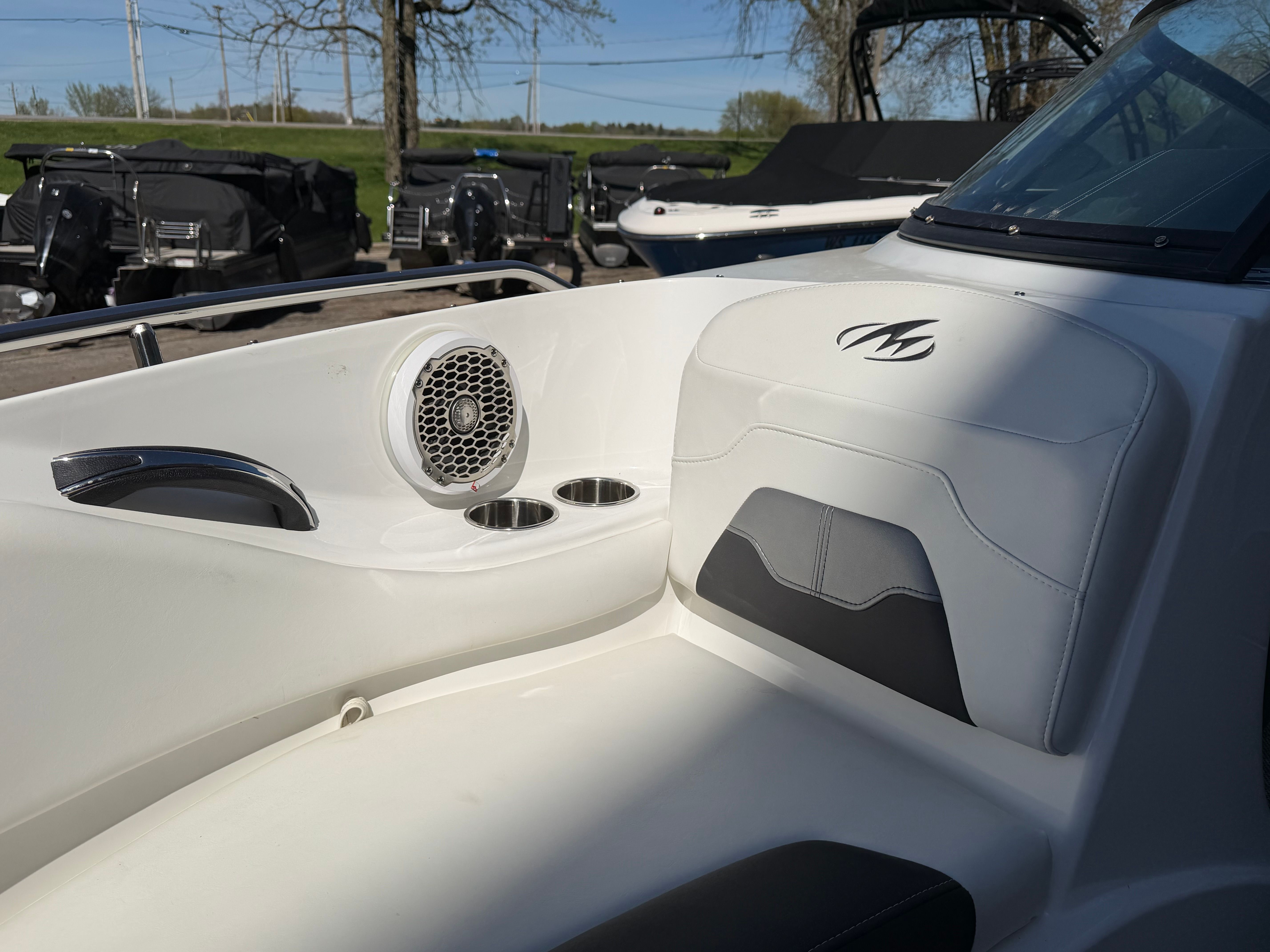 2019 Monterey 224FS - 36