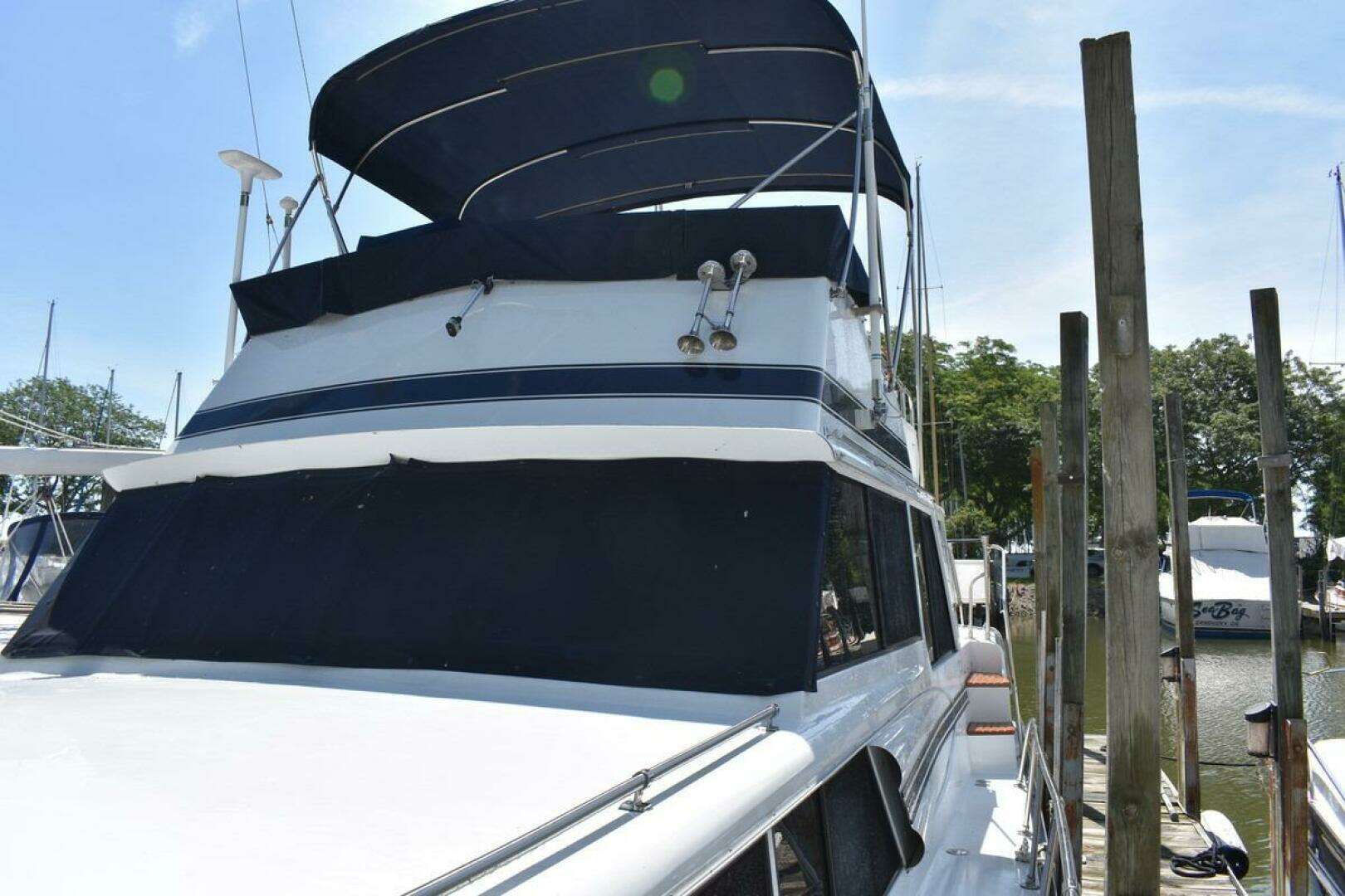 1985 Marinette 39 Double Cabin - Image 11