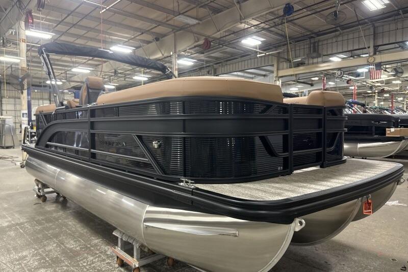 2026 Bennington 22 SSR Luxe