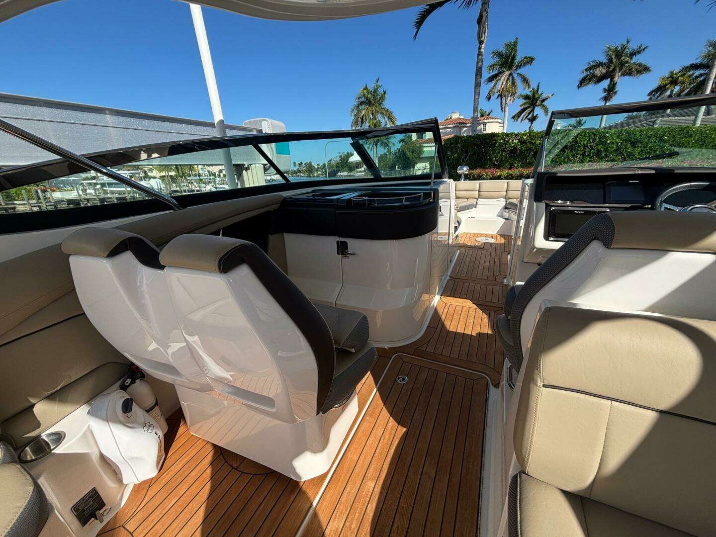 2016 Sea Ray 350 SLX - Image 12