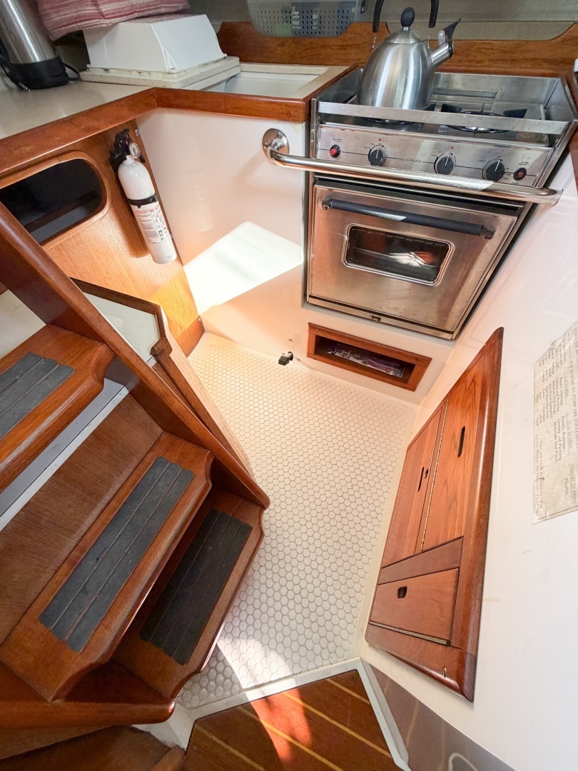 1996 Catalina 36 Mk II - Image 24