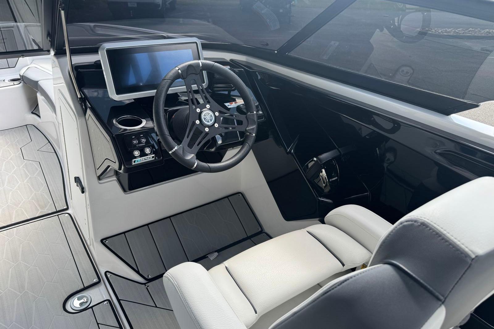 2023 Yamaha Boats 252XE cockpit with modern steering wheel and touchscreen display.
