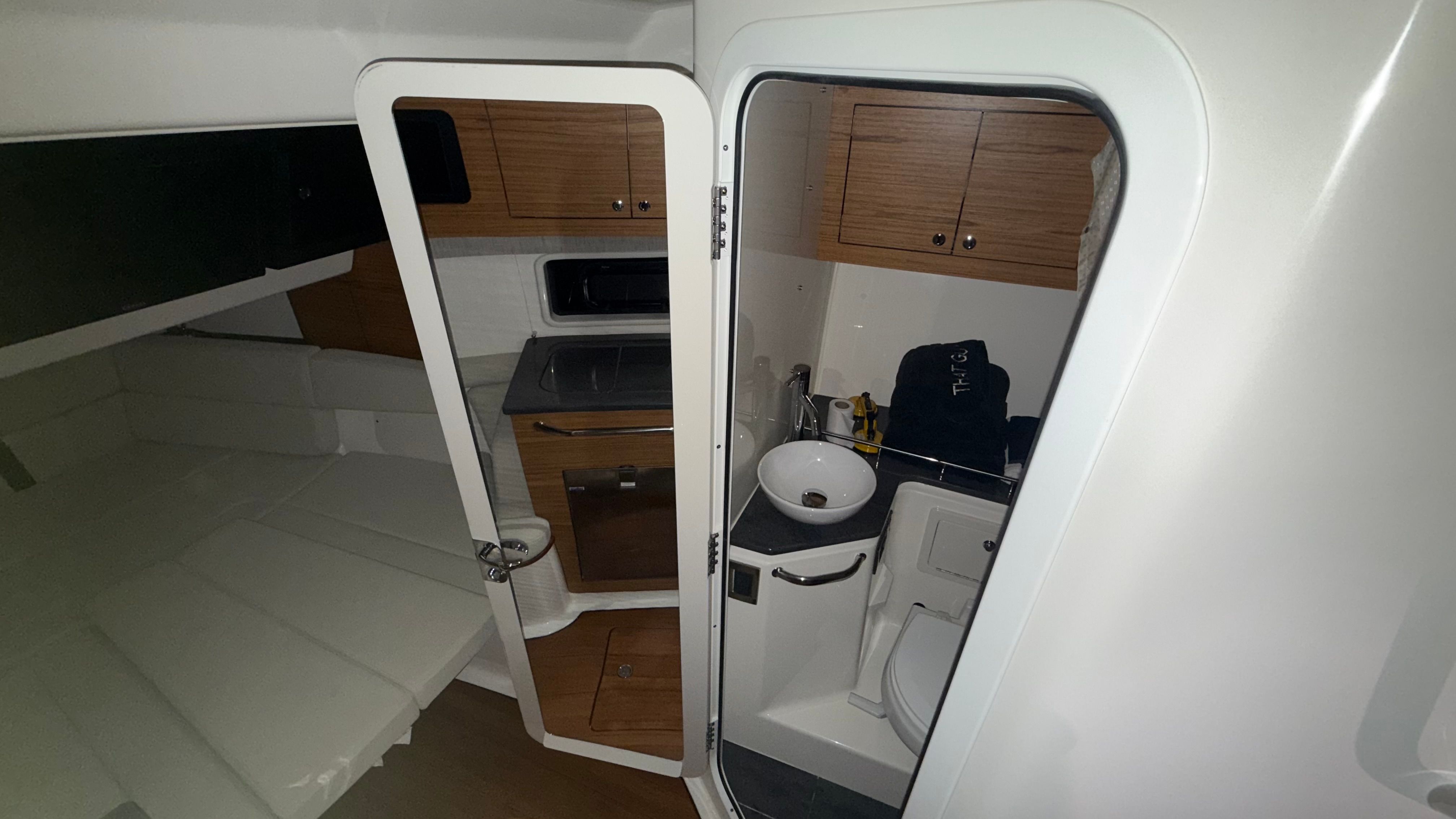 2021 Boston Whaler 380 Realm - 26