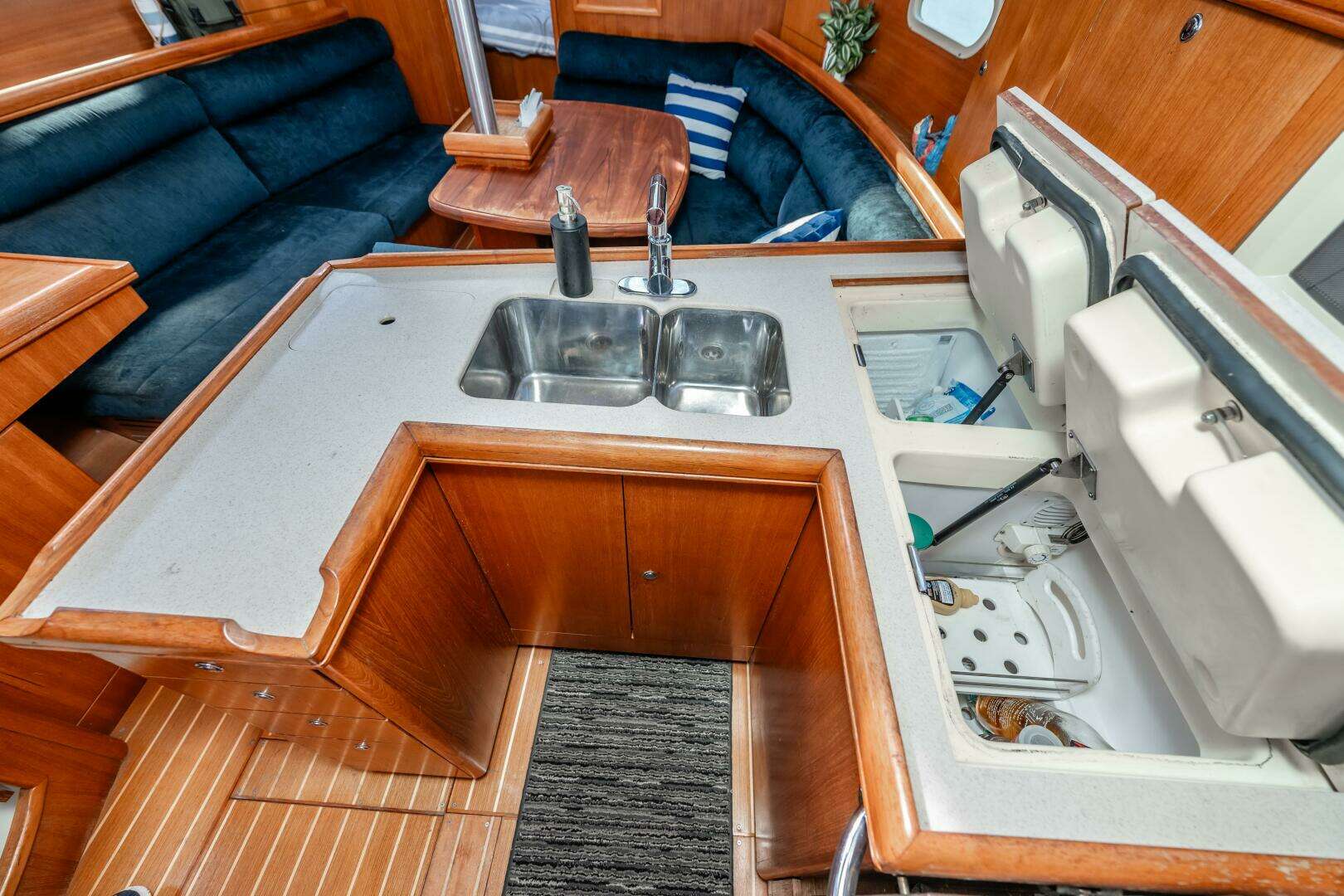 2003 Hunter 356 - Image 20