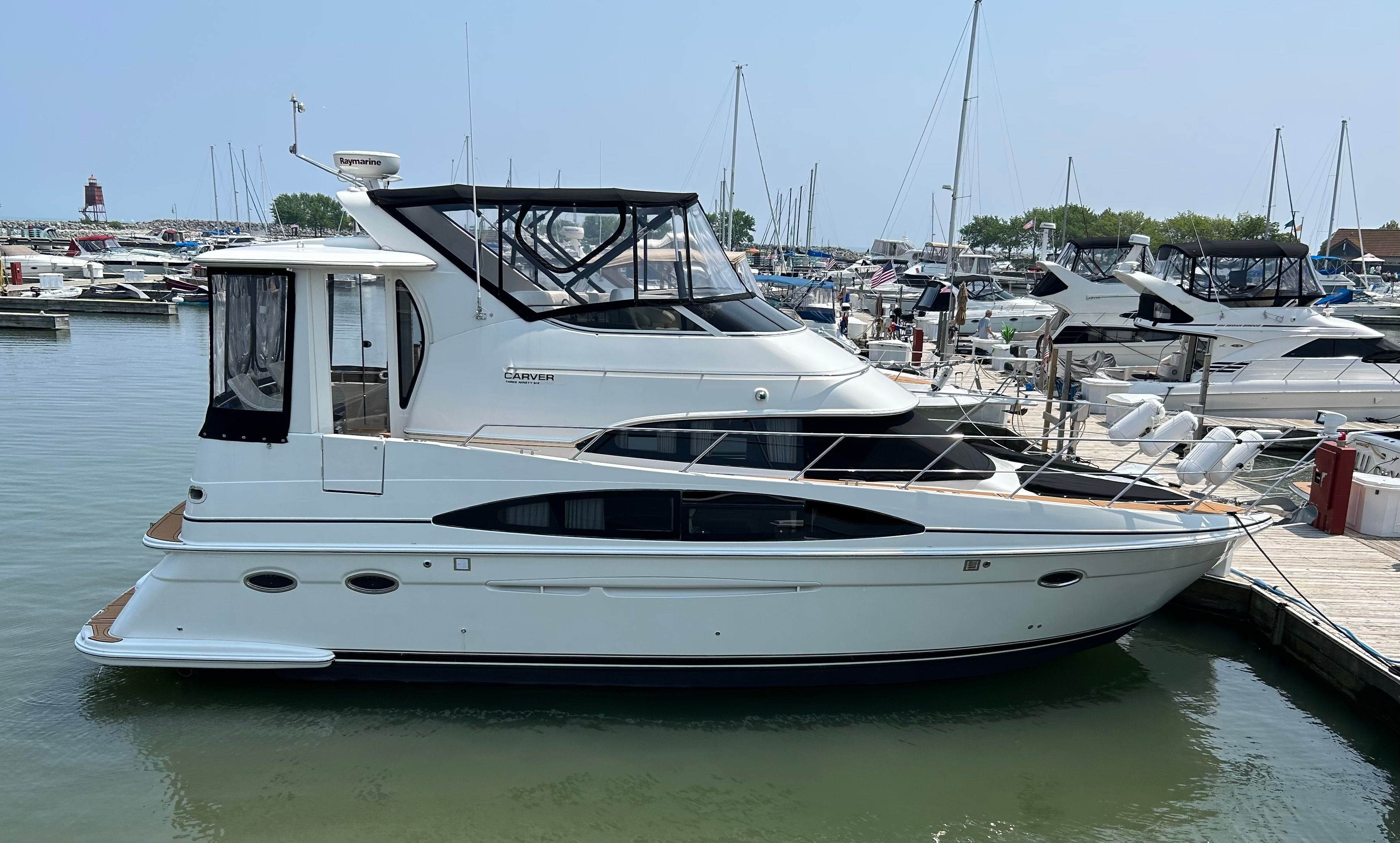2004 Carver 396 Motor Yacht