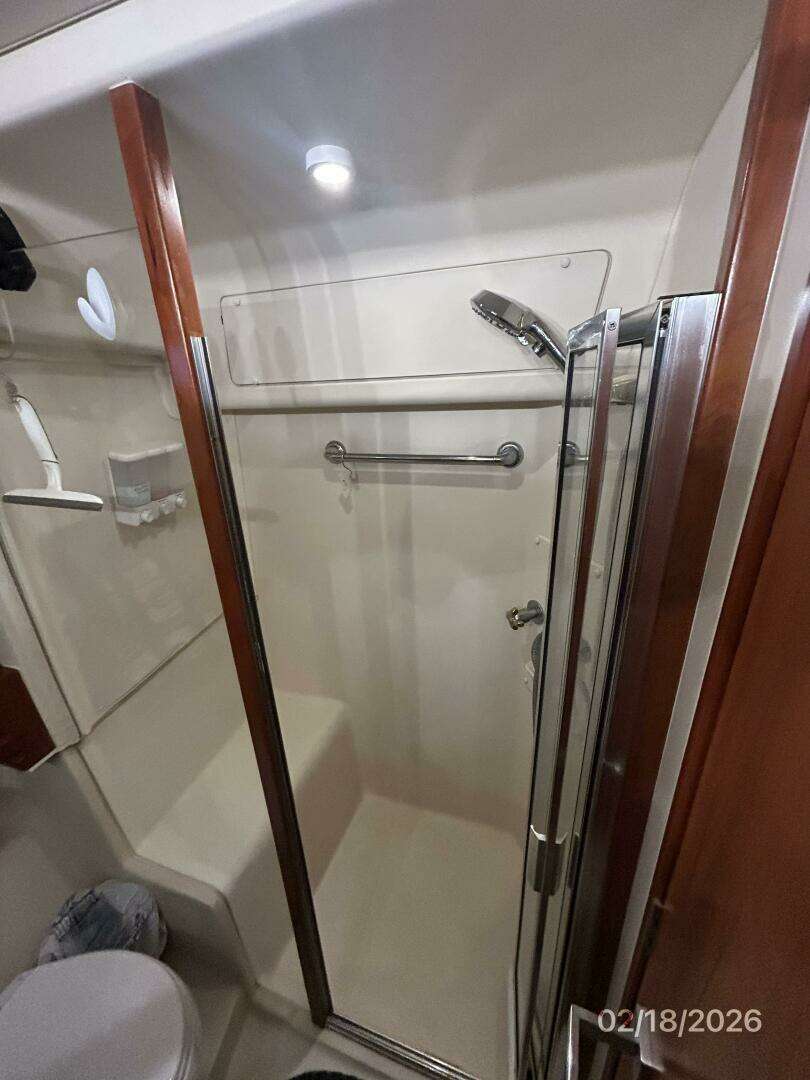 2004 Mainship 430 - Image 67