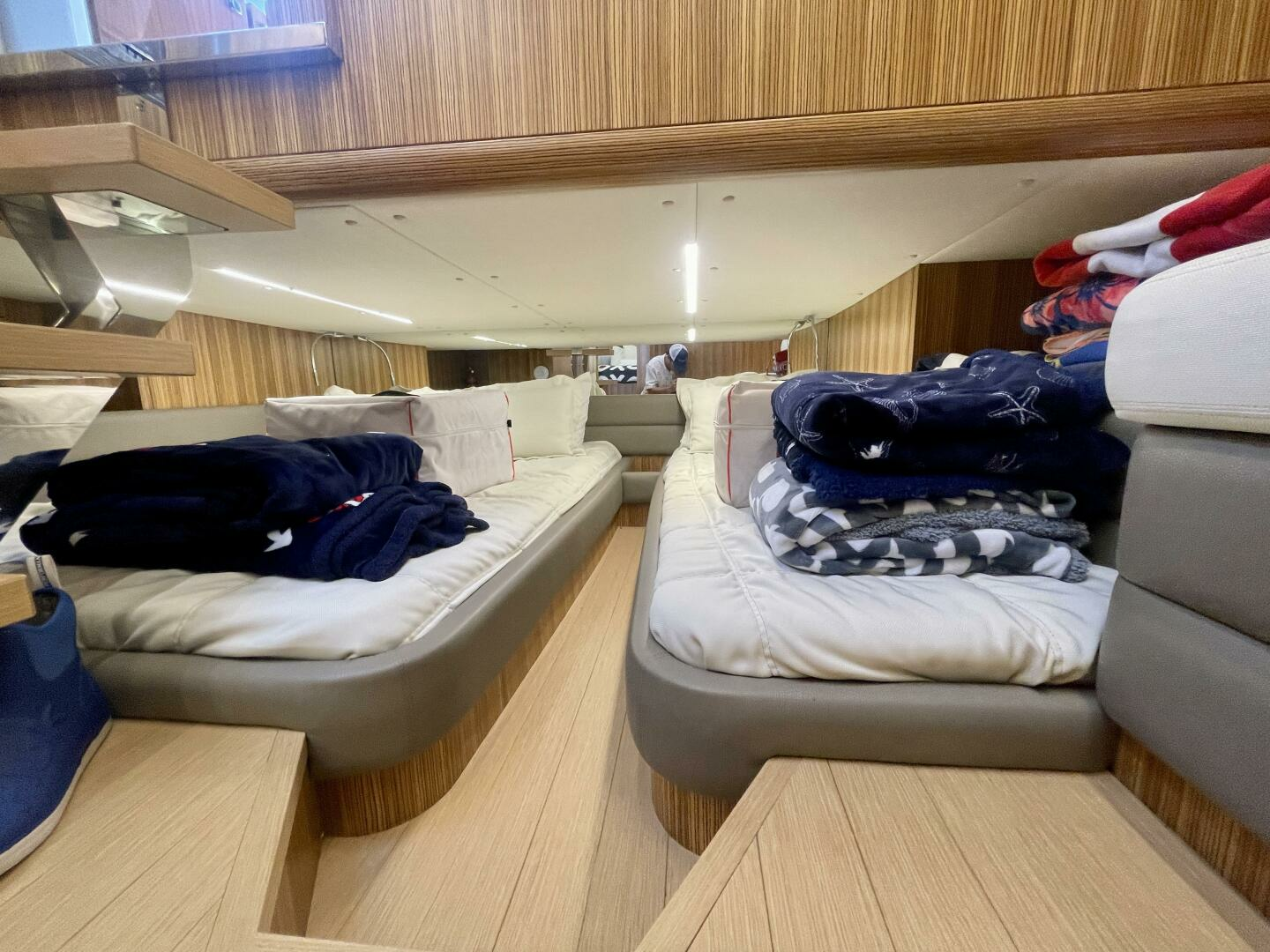 2017 Chris-Craft Commander 42 - Image 24