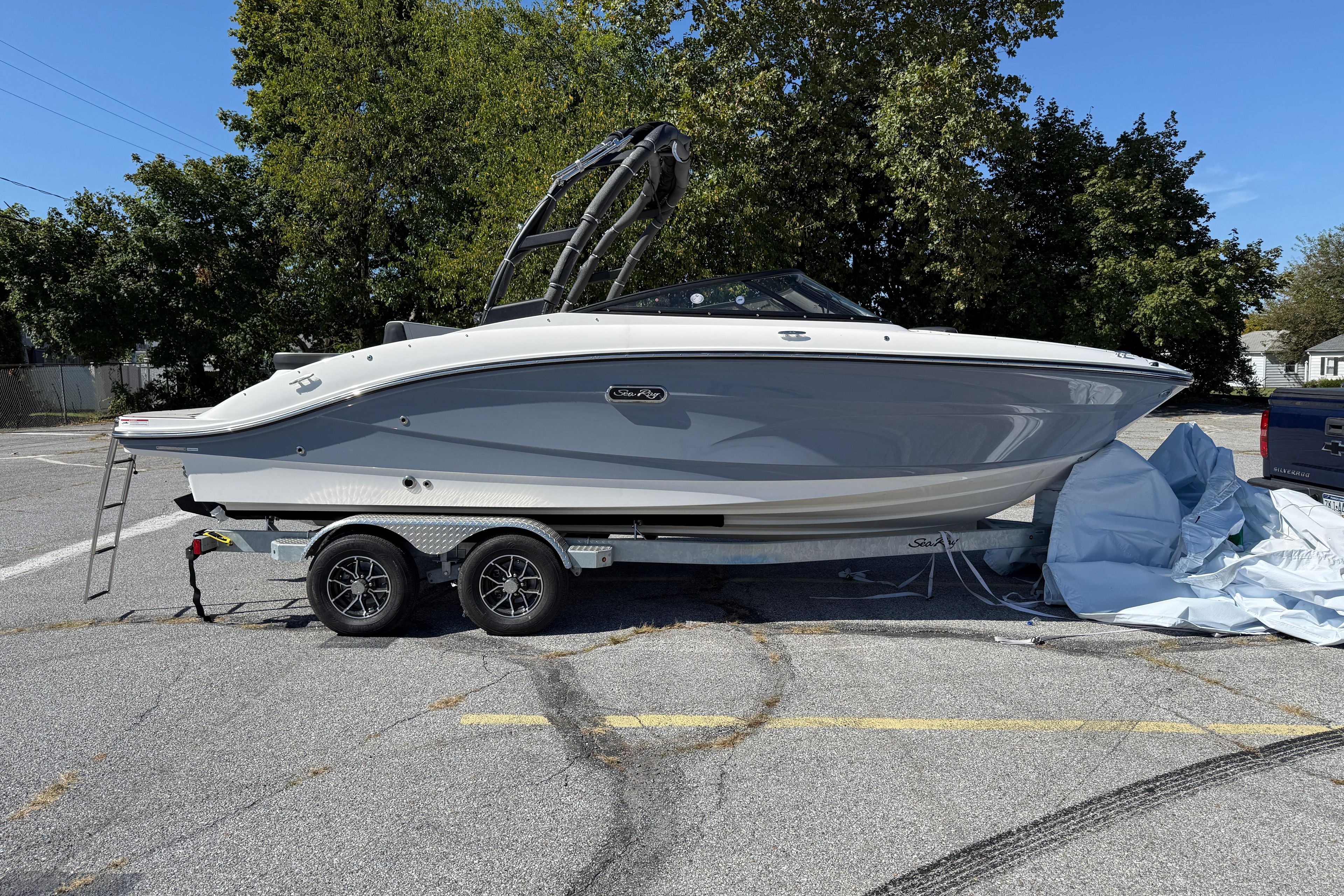 2026 Sea Ray SPX 210