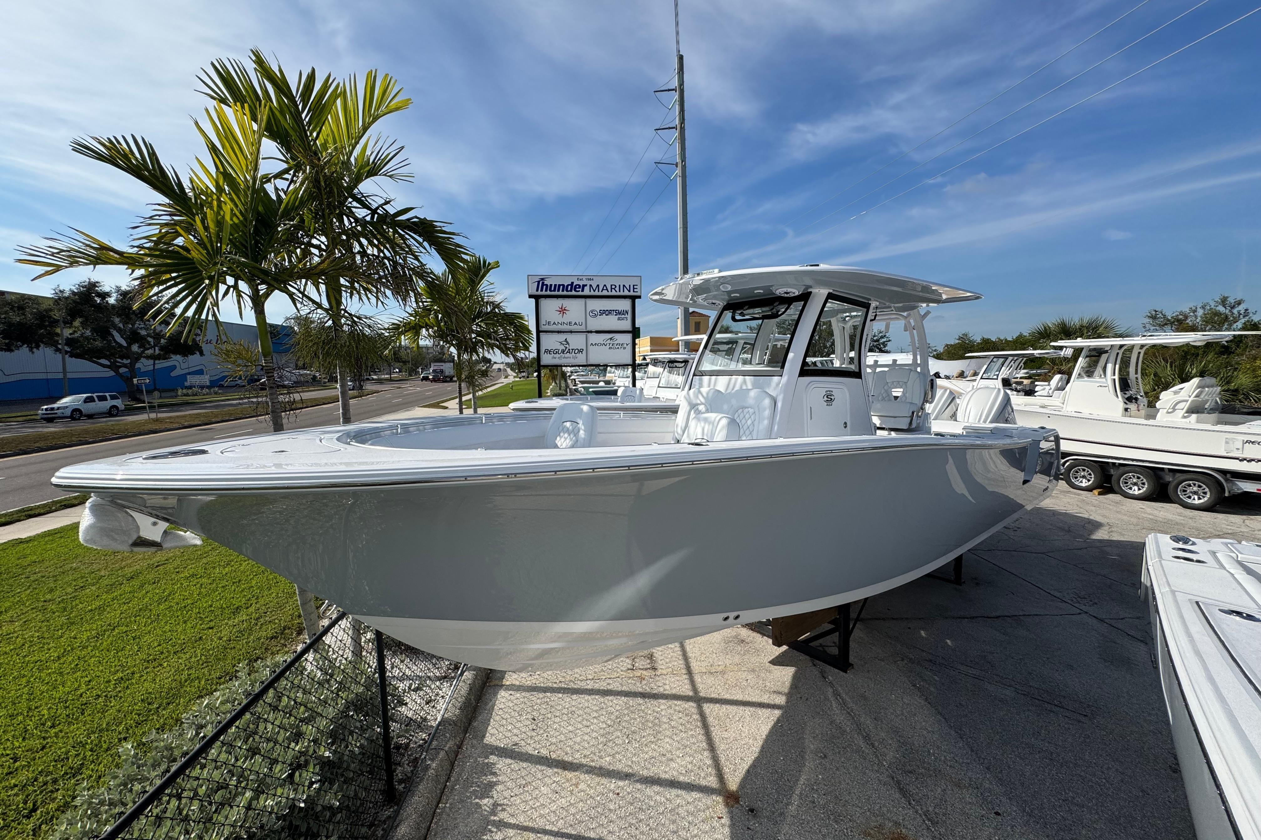 2026 Sportsman Open 302 Center Console