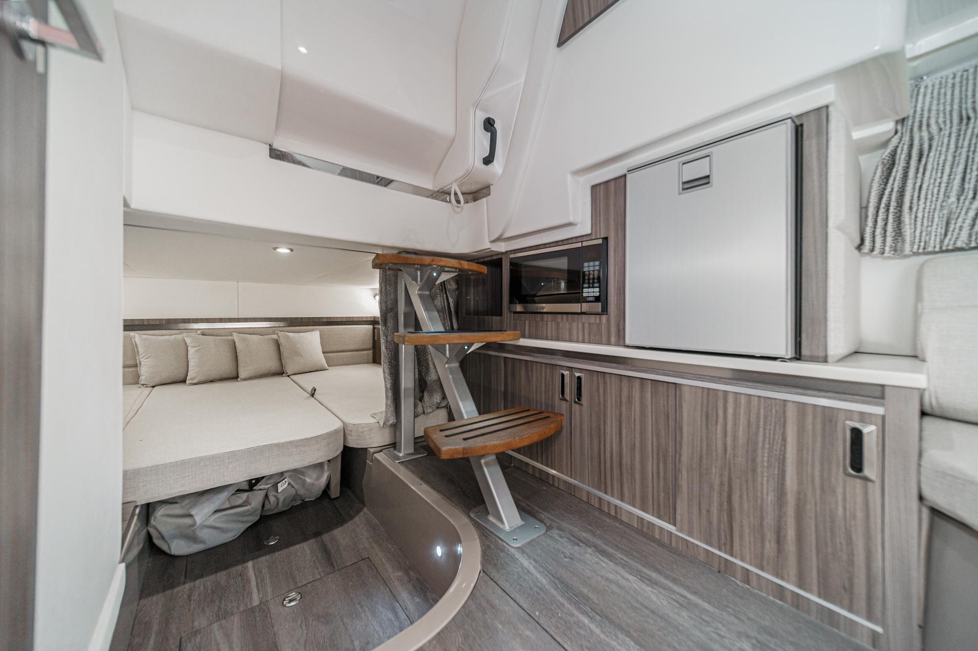 2024 Sea Ray Sundancer 320 Outboard - 19