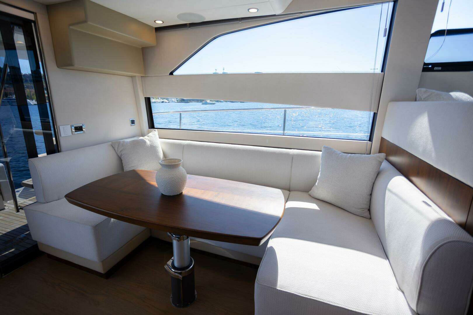 2025 Fairline Squadron 50 - Image 3
