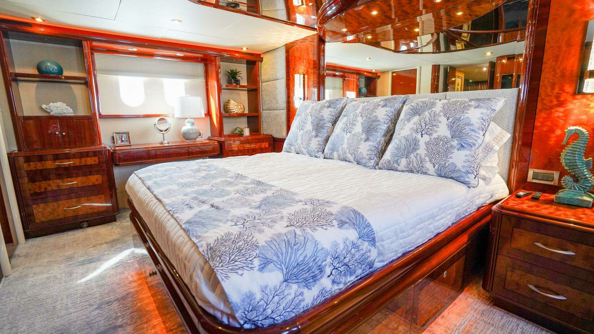2004 Lazzara Yachts 80 SL - Image 41