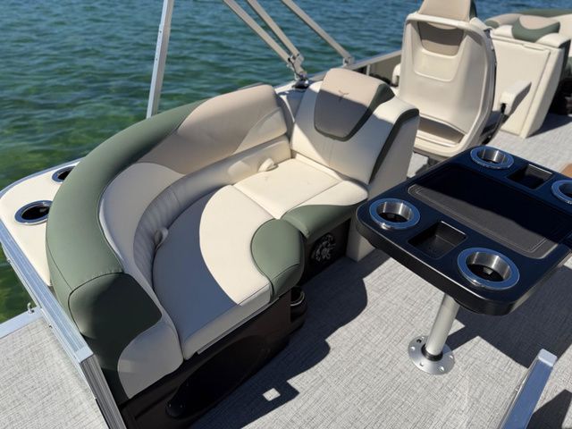 2026 Tahoe 2185 LTZ Quad Lounger - 28