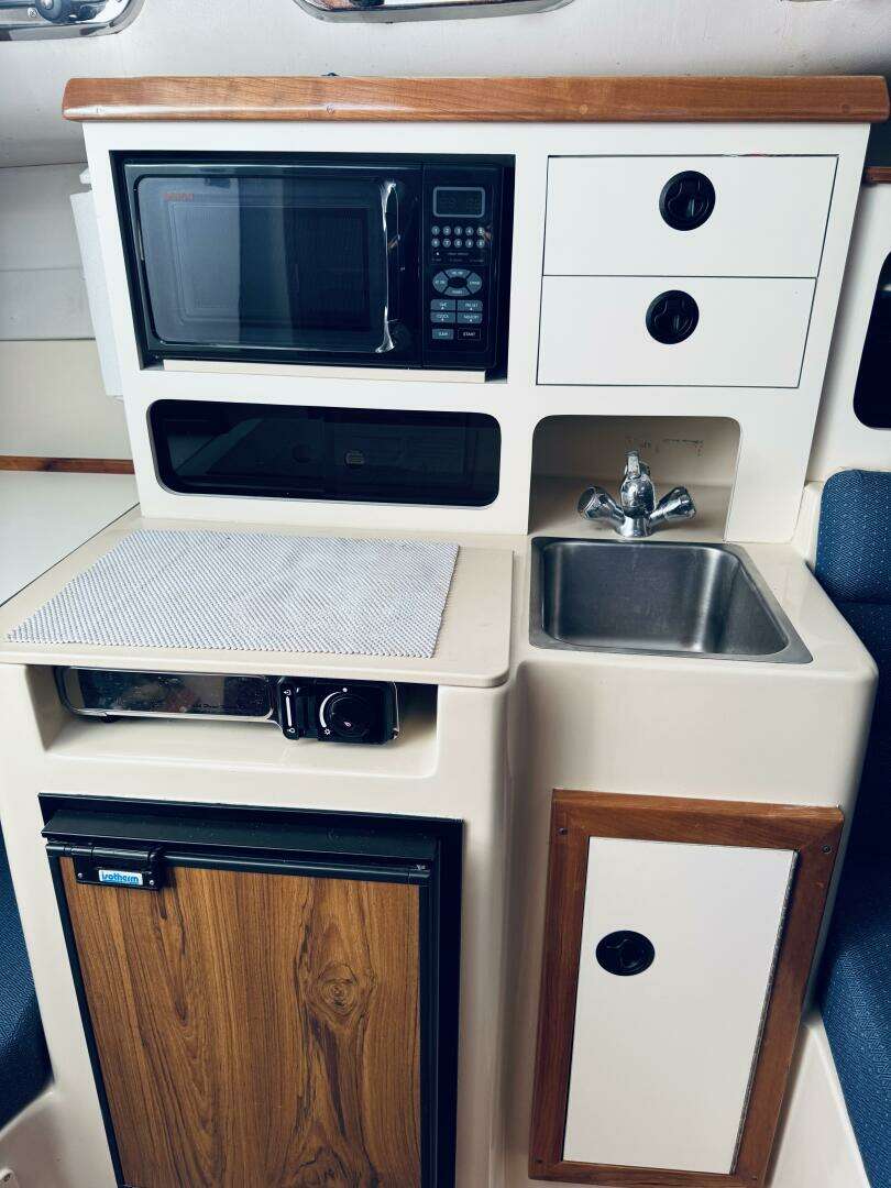 2004 Albin 28 TE - Image 24