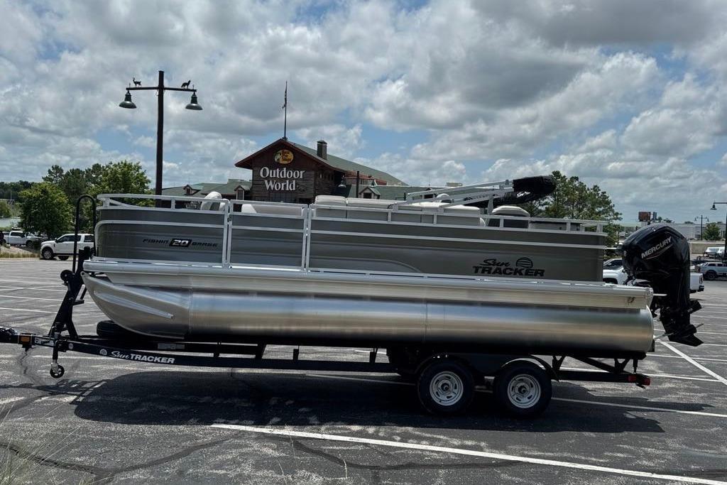 2026 Sun Tracker Fishin' Barge 20 DLX