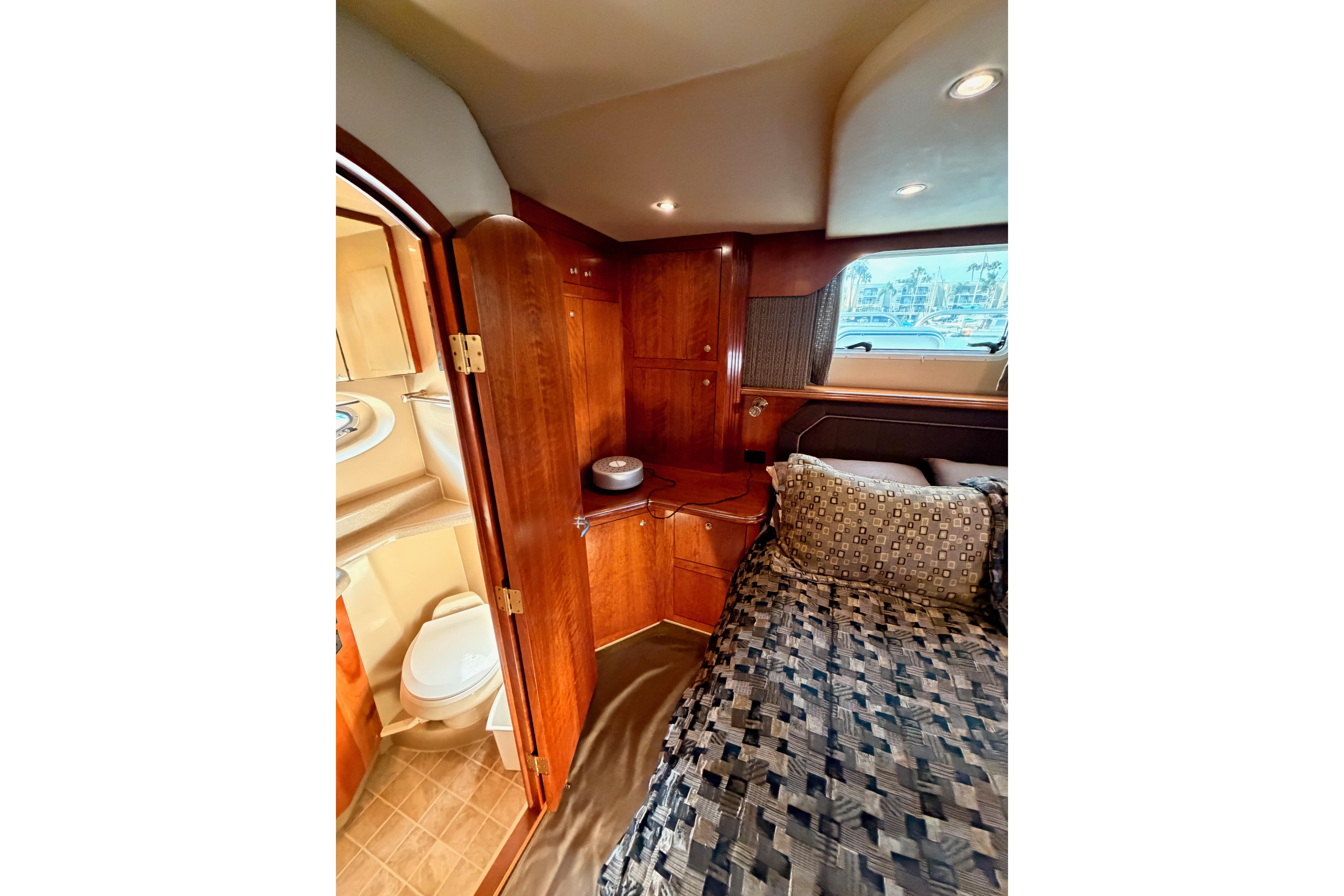 Luxurious 2005 Cruisers Yachts 405 Express Motoryacht cabin interior with bed and bathroom.