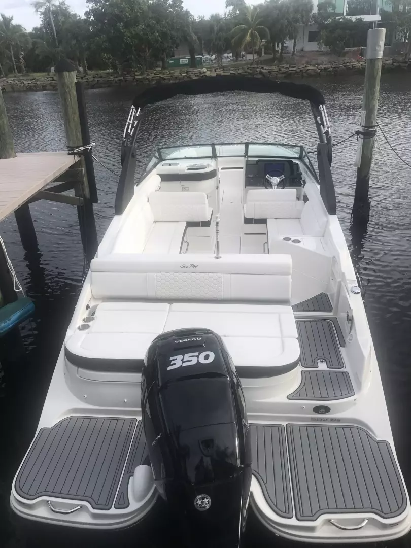 2019 Sea Ray SDX 270 Outboard - Image 6