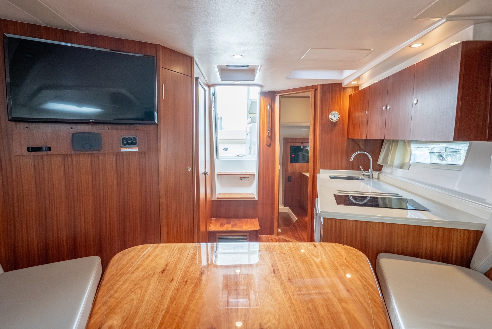 2015 Pursuit 365i SC - Image 27