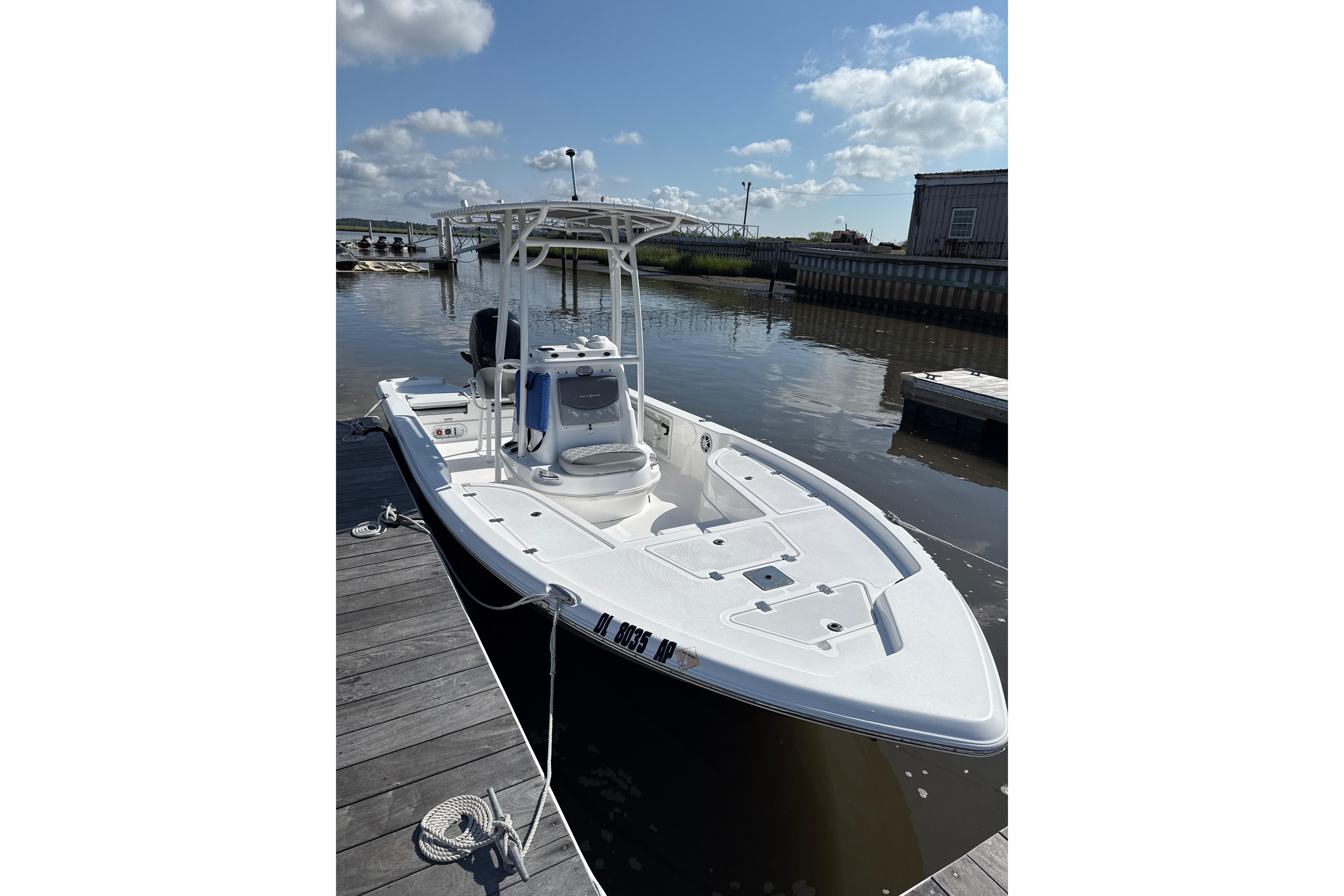 2025 NauticStar 214 Shallow Bay