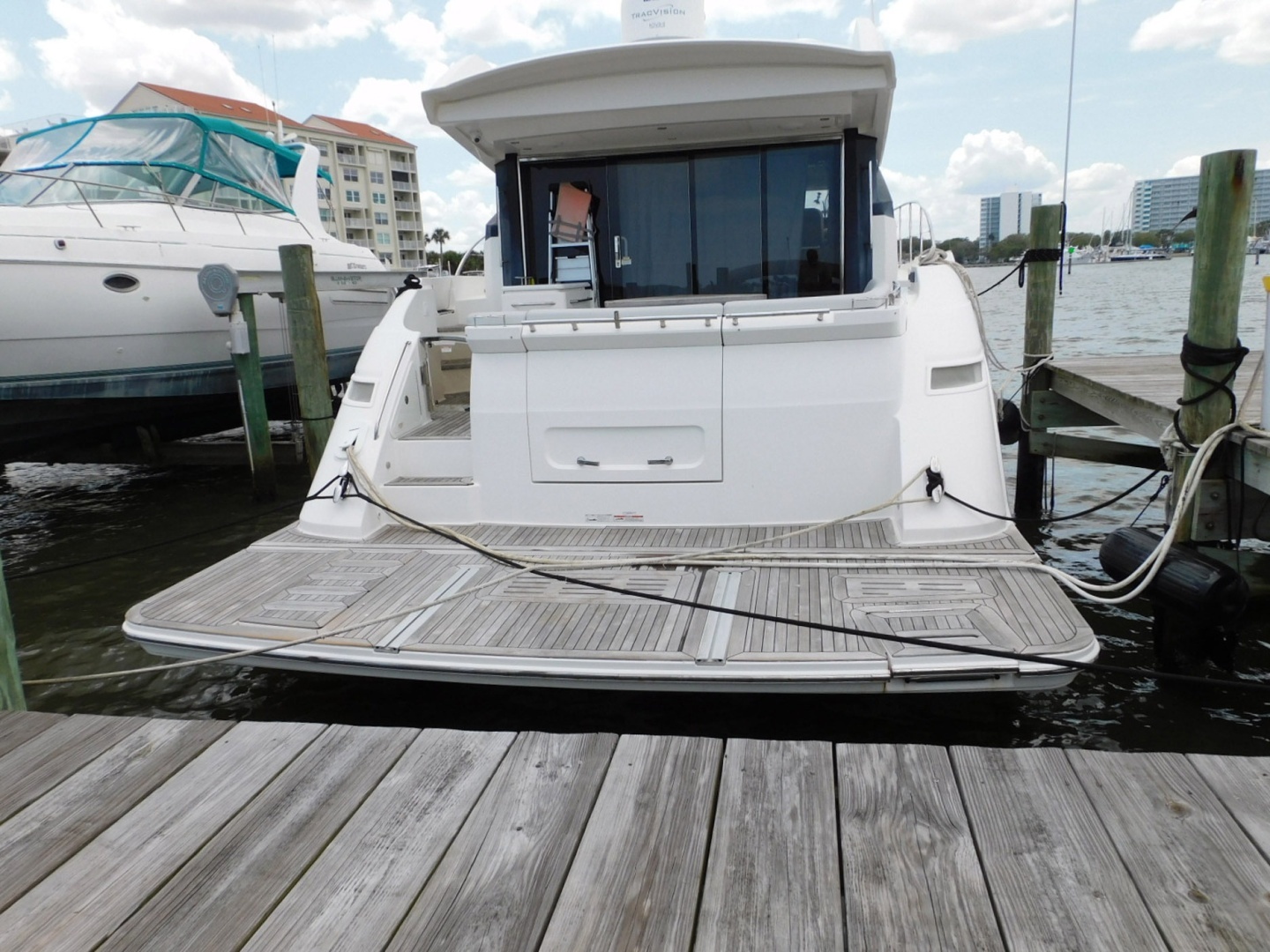 2019 Sea Ray 550L - Image 3