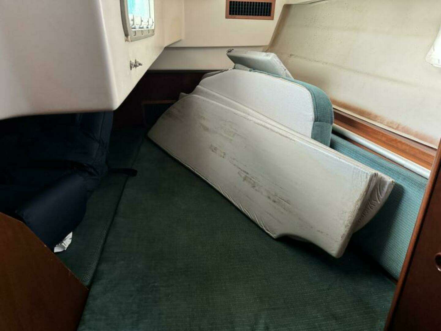 1999 Beneteau 381 - Image 38