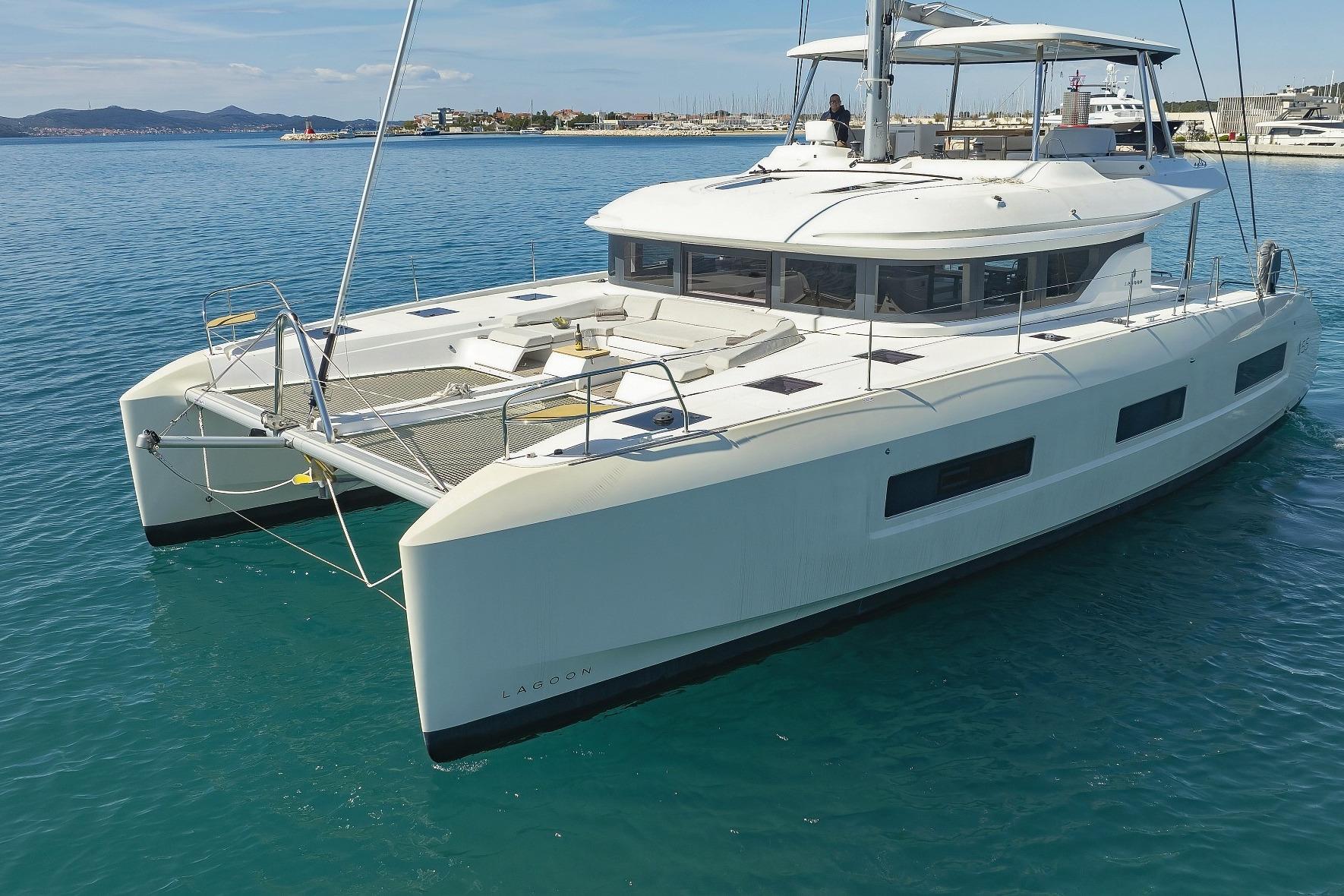 2023 Lagoon 55