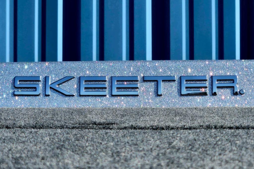 Skeeter ZXE20 2026 logo on glittery surface with blue striped background.