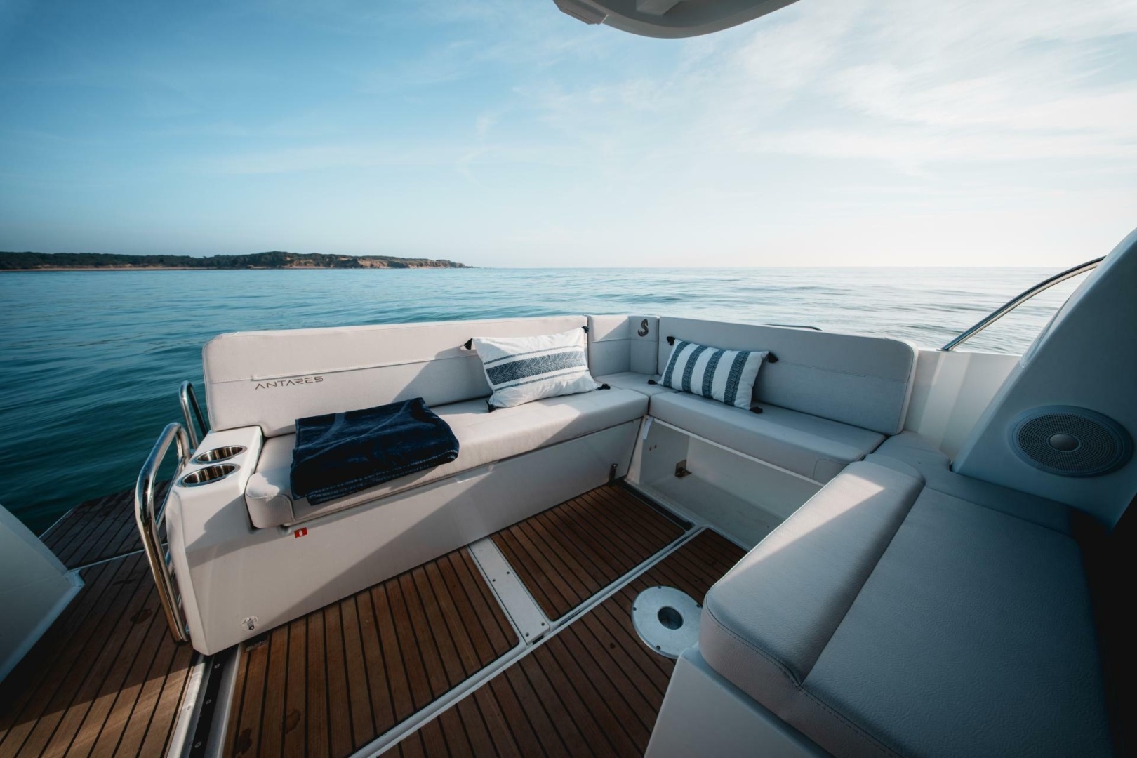 2027 Beneteau Antares 9 - Image 15