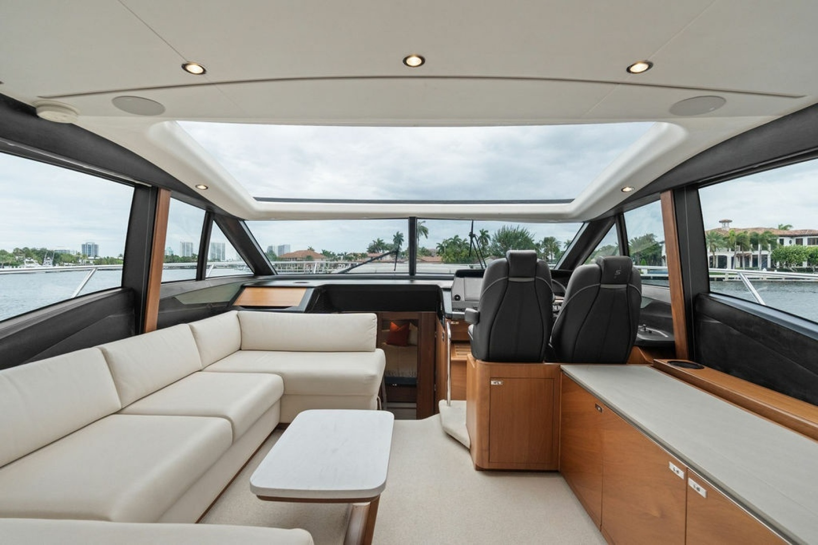 2020 Princess S62 Sportbridge - Image 44