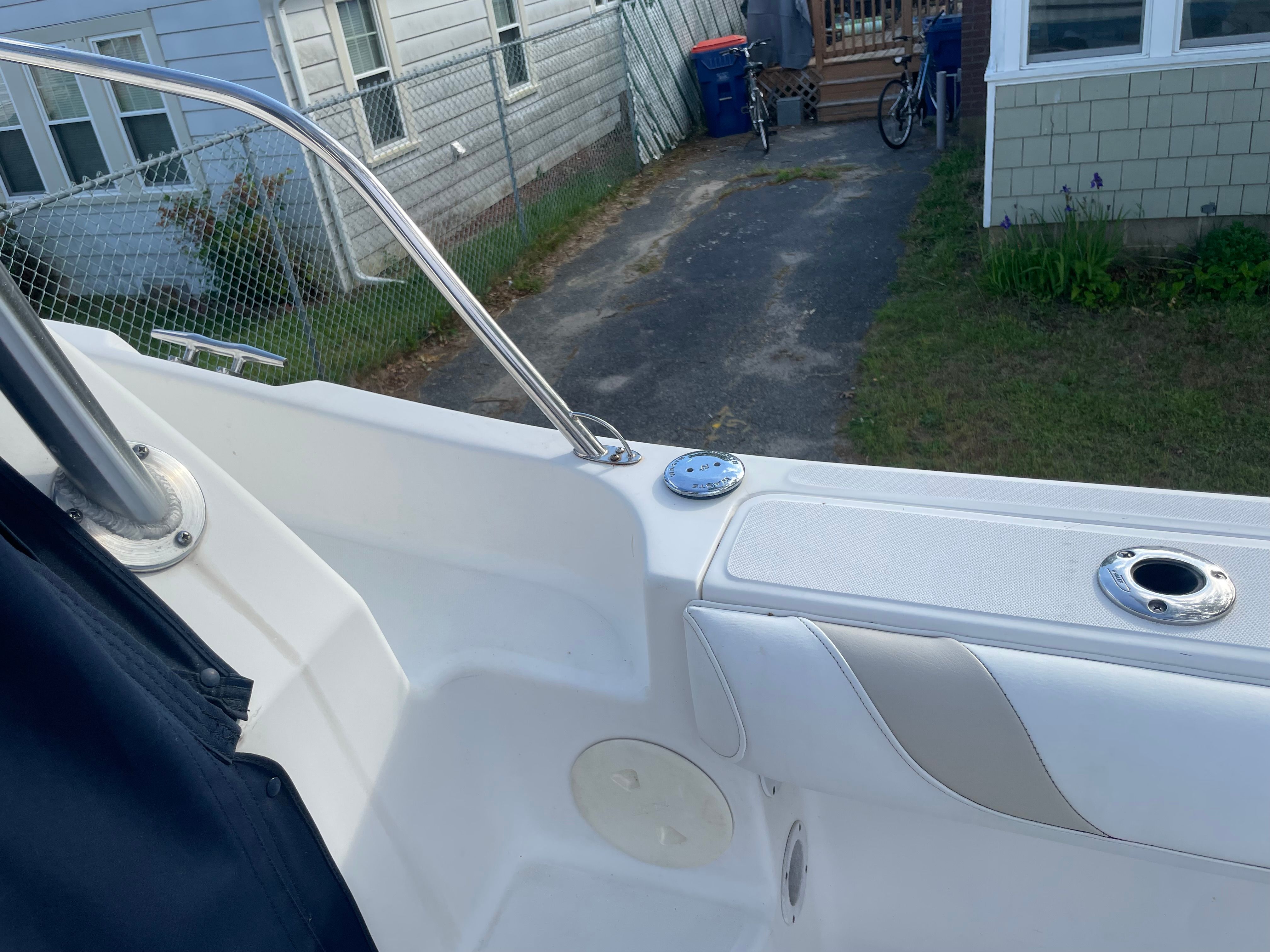 2009 Boston Whaler 255 Conquest - 29