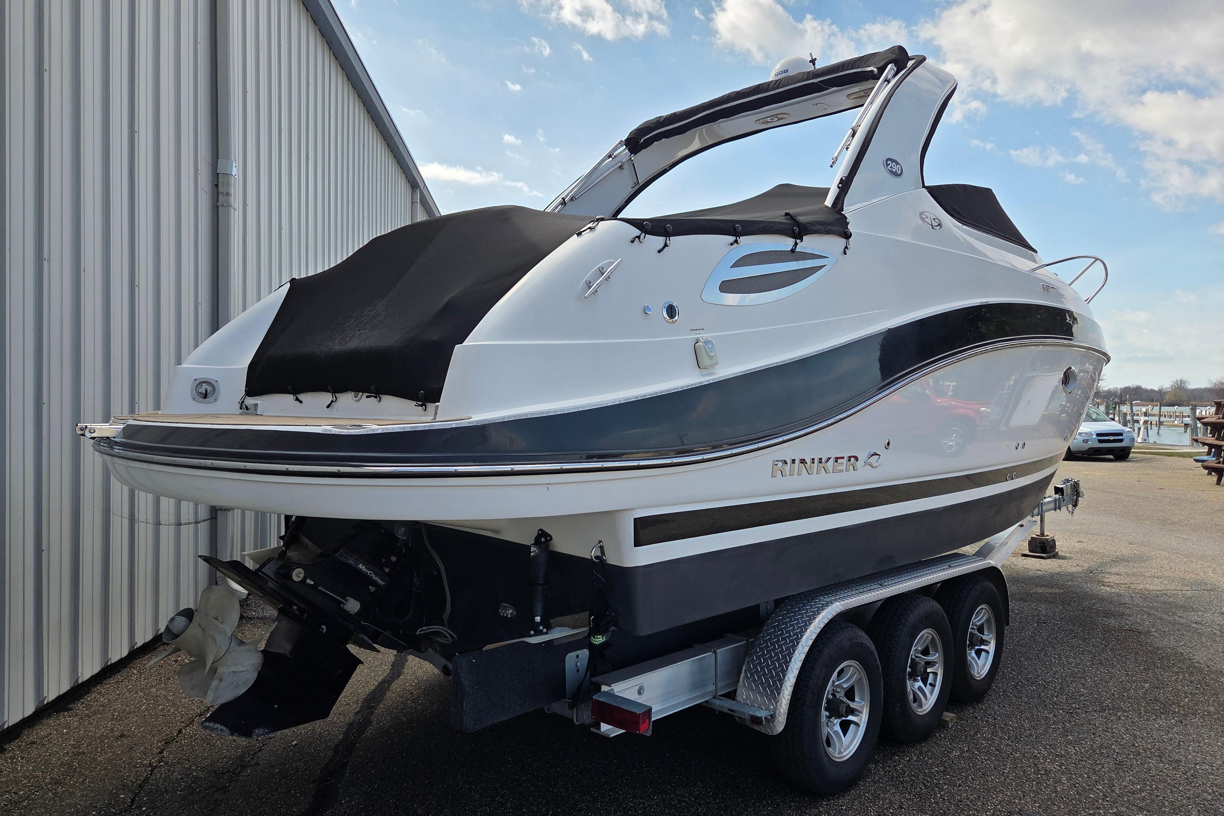 2014 Rinker 290 Express Cruiser