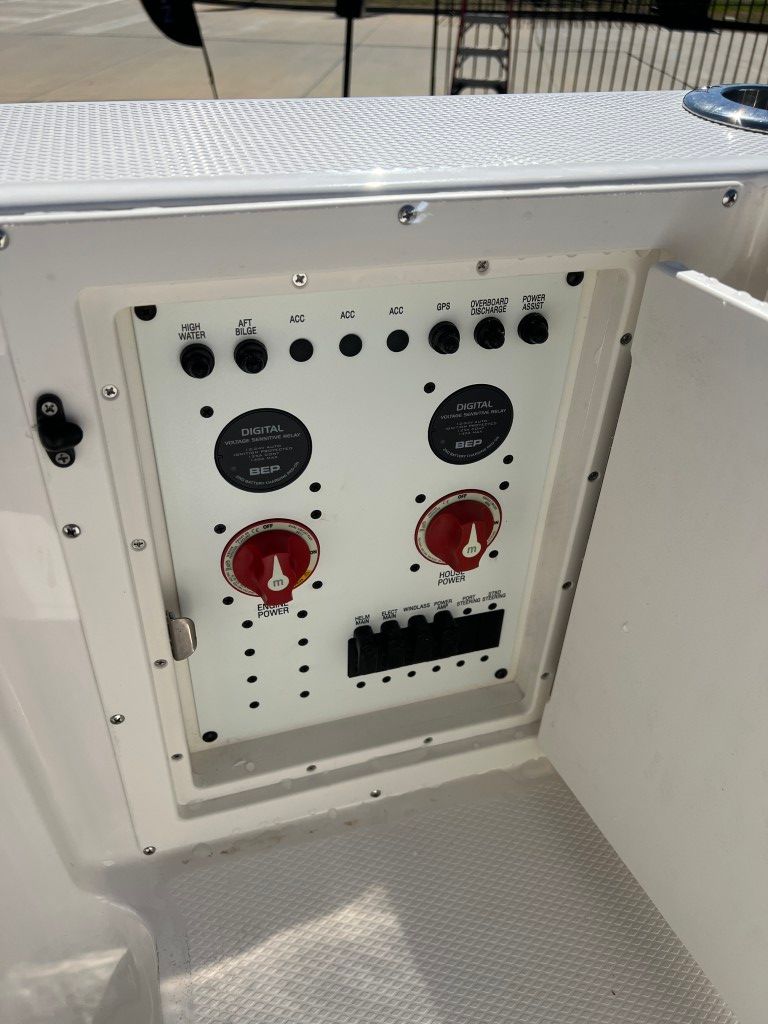 2025 Robalo 250 Center Console - 22