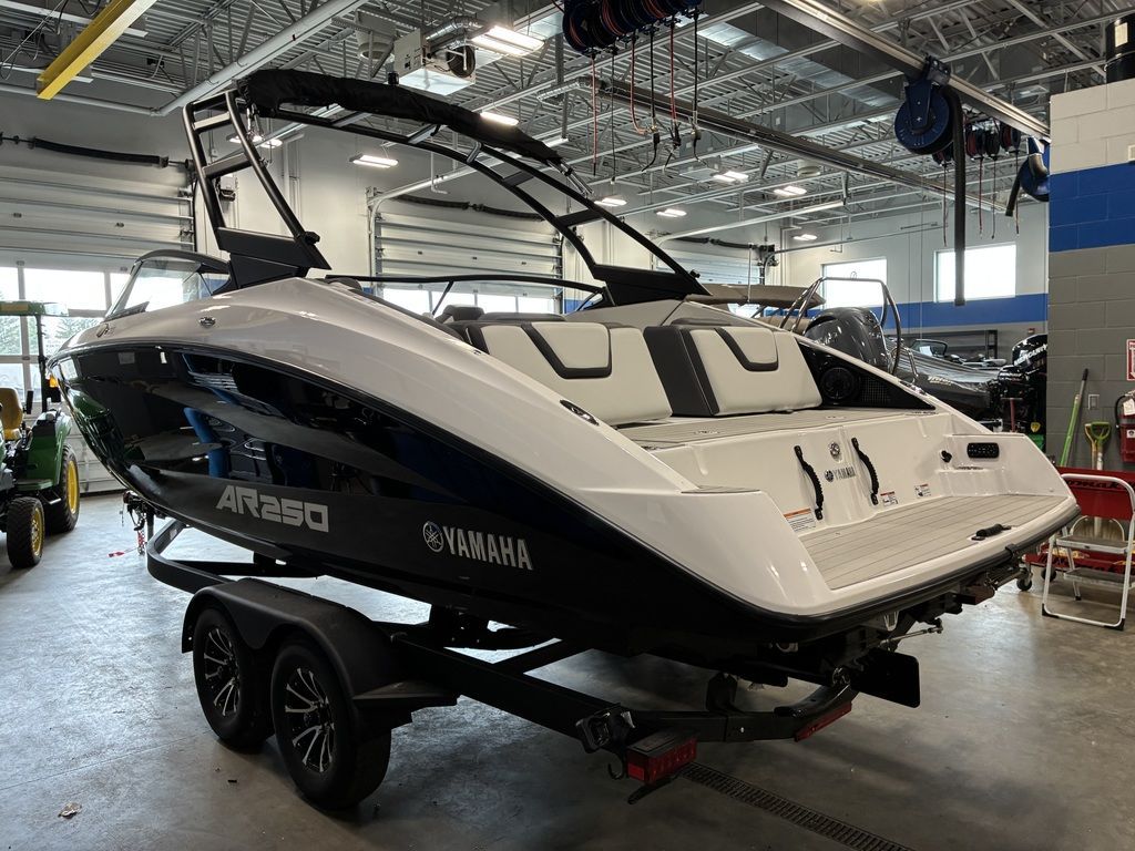 2026 Yamaha Boats AR250 - 4
