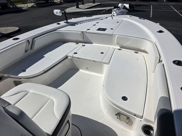 2023 Robalo 246 Cayman - 22
