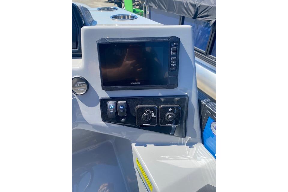 Dashboard of 2026 Manitou 23 AURORA RF VPII 575 with Garmin display and controls.