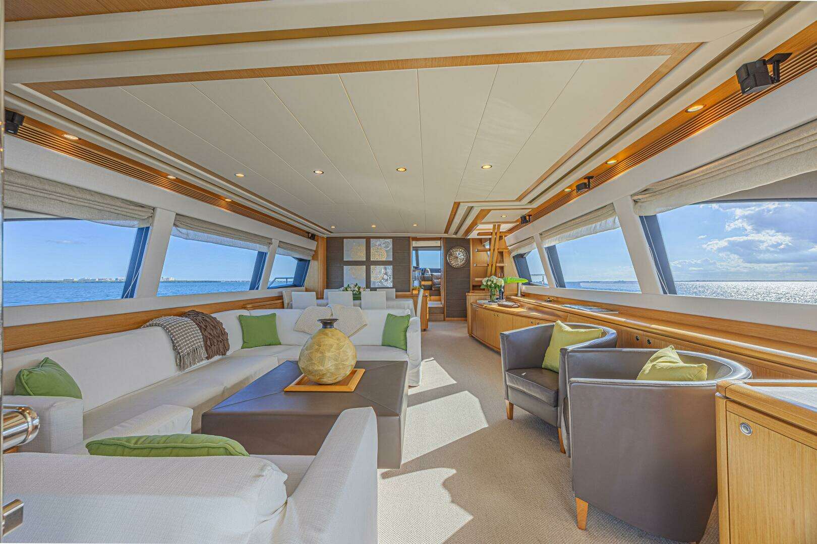 2011 Ferretti Yachts 830 - Image 38