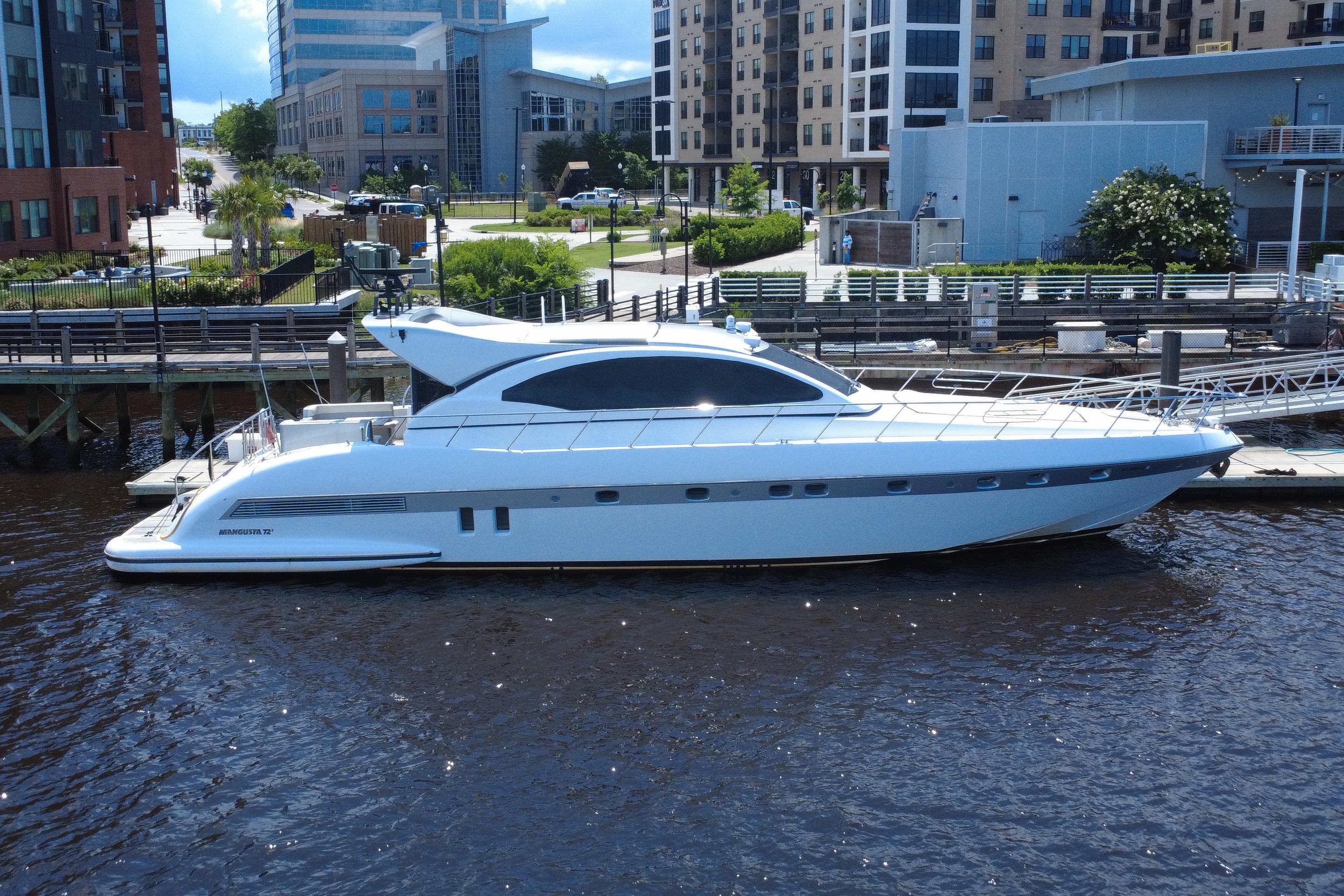 2010 Mangusta 72 Express