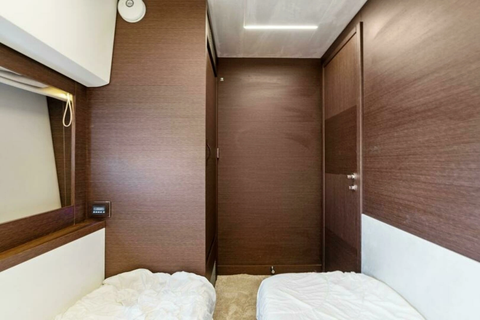 2020 Prestige 520 Flybridge - Image 40