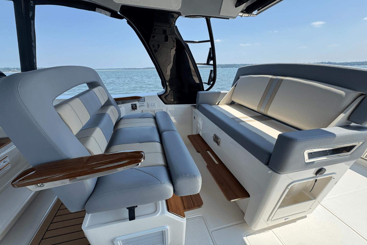 2025 Boston Whaler 380 Realm - 26