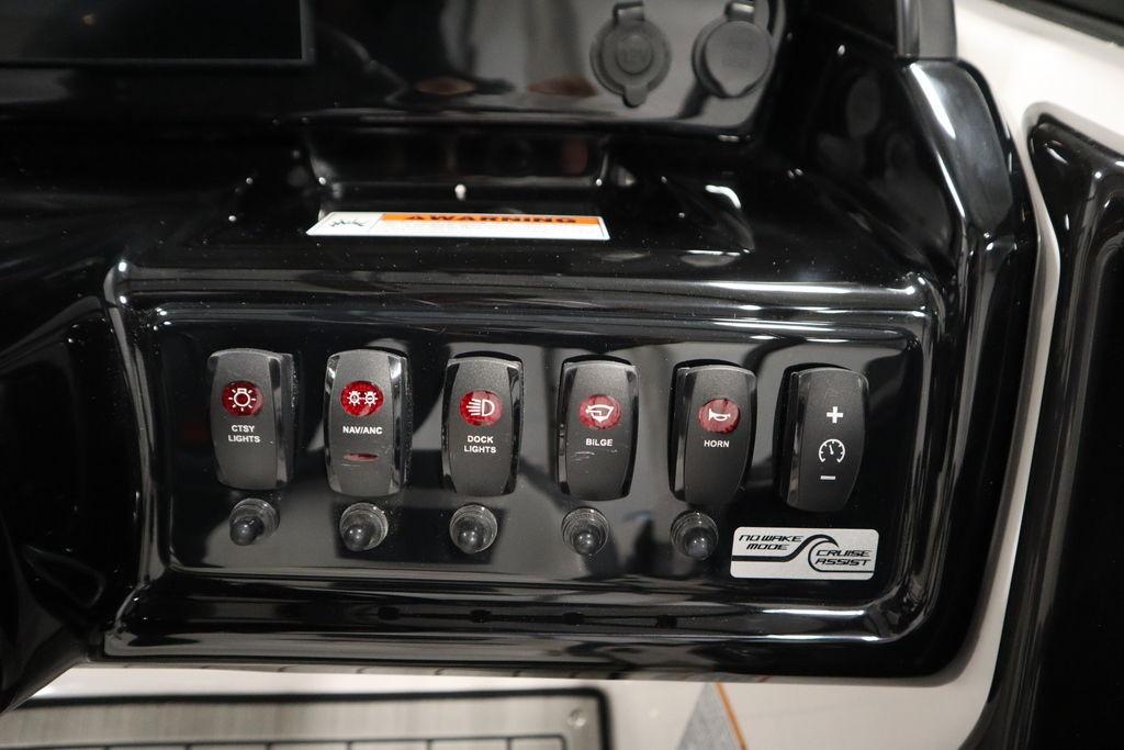 Control panel of 2026 Yamaha Boats 195S with various switches and indicators.
