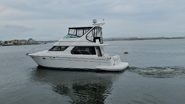 2000 Carver 450 Voyager Pilothouse yacht cruising on calm waters.